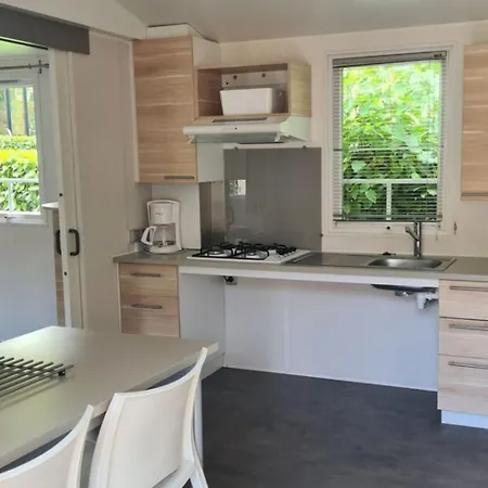 مكان تخييم Mobil-home Pmr Avec Terrasse Pour 4 Pers. - Api-1-52-1668 *